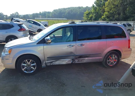 2010 Chrysler Town & Country Limited из США, поврежденный, VIN 2A4RR6DX1AR133634